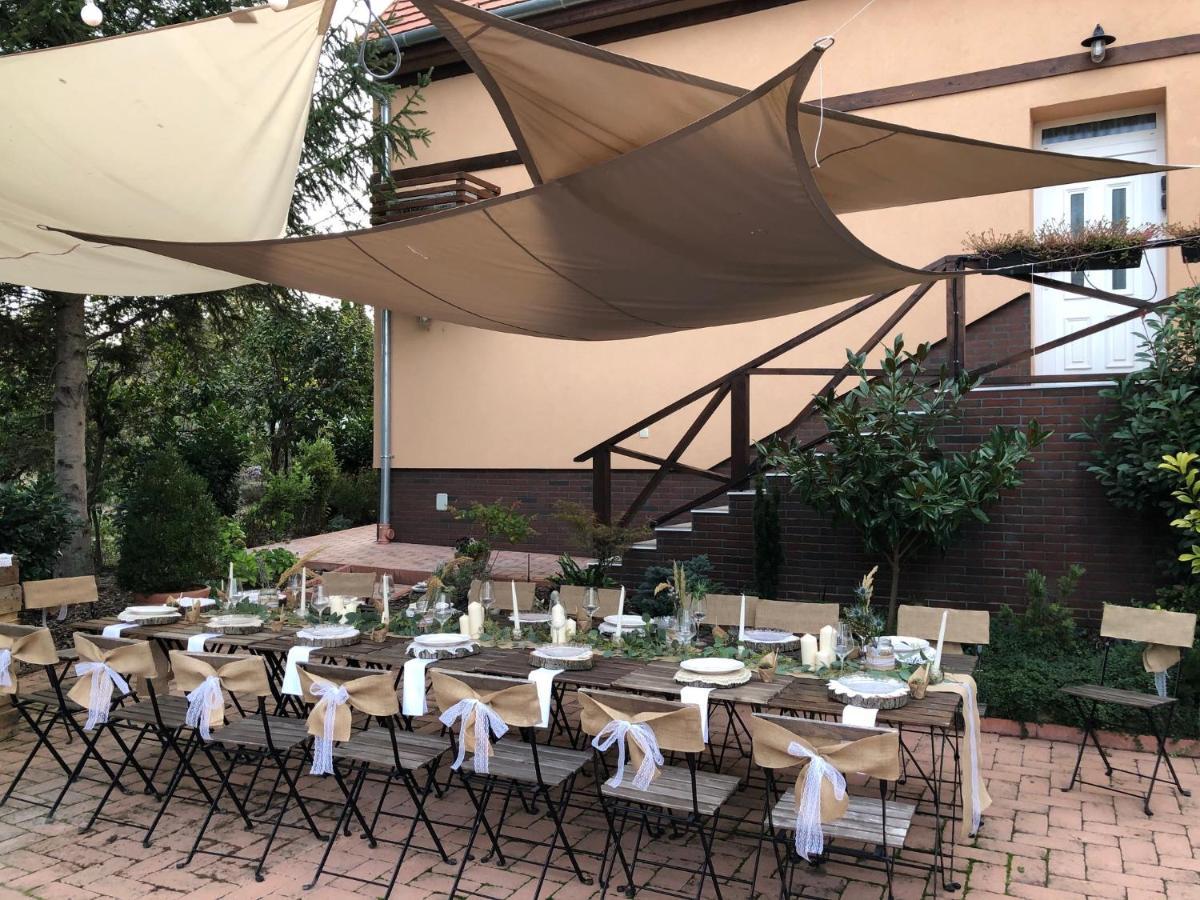 Madarlatta Vendeghaz Hotel Fertőrákos Bagian luar foto